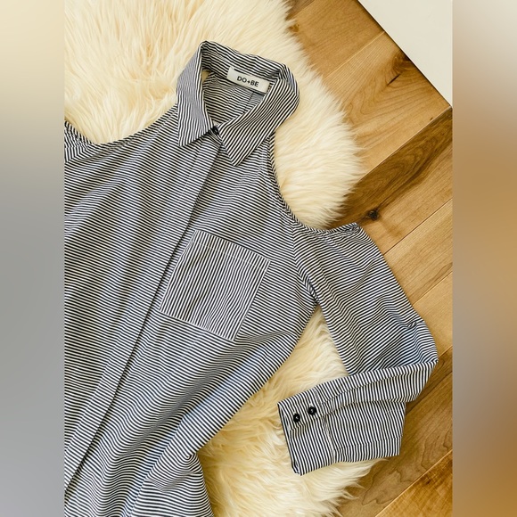 DO + BE OPEN SHOULDER BLOUSE - Picture 2 of 10